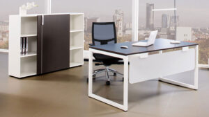 FortyO solo desk with white frame, walnut worktop and plexiglass modesty panel