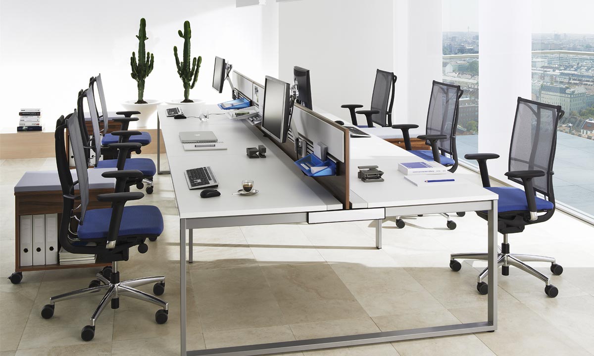 Set of Glide-Tec Sail chairs used with a bench desking system 